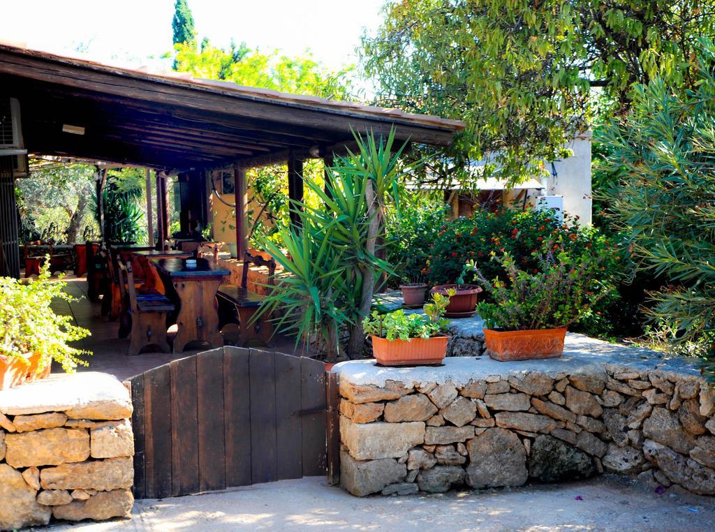 מלון נוטו Agriturismo Calamosche מראה חיצוני תמונה